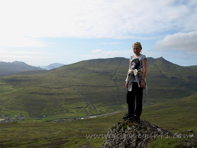 EJ226161.JPG - Jórunn næstan komin niðan á Húsafelli